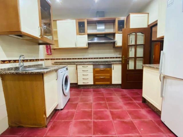 Room in a shared 6 bedroom apartment for rent in Niño Jesús