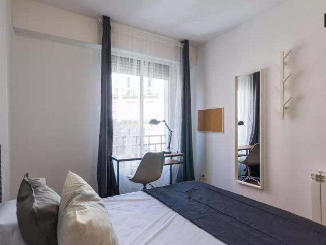 Room in a shared 6 bedroom apartment for rent in Sol, perfect for professionals and students