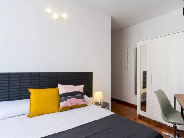 Room in a shared 6 bedroom apartment for rent in Sol, perfect for professionals and students