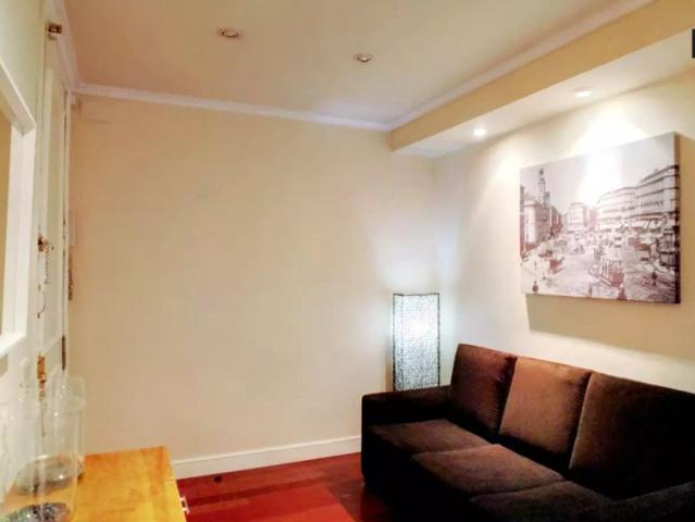 Room in a shared 6 bedroom apartment for rent in Sol