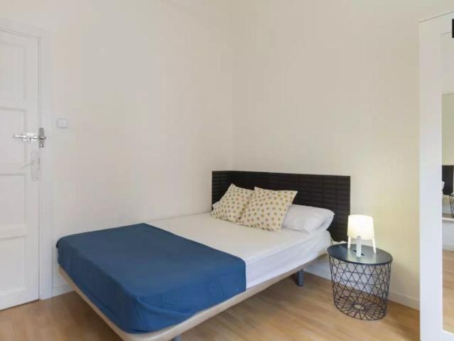 Room in a shared 6 bedroom apartment for rent in San Diego, Madrid, perfect for professionals and students
