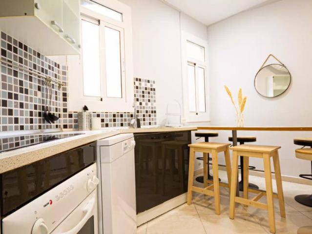 Room in a shared 6 bedroom apartment for rent in Sant Antoni, all bills included