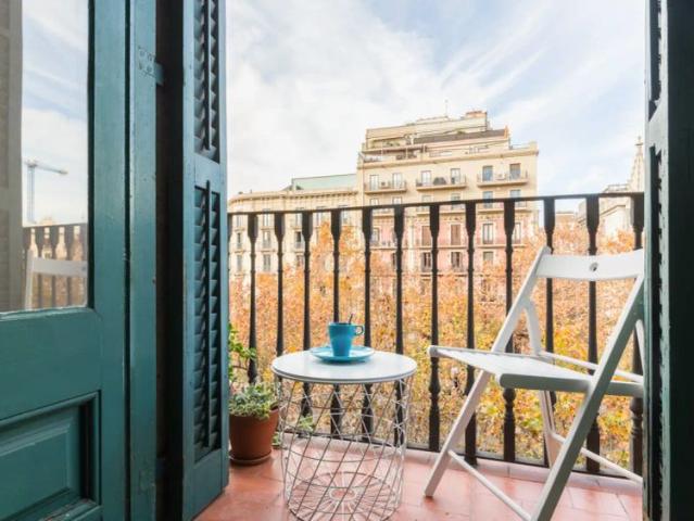Room in a shared 6 bedroom apartment for rent in Sant Antoni, bills included