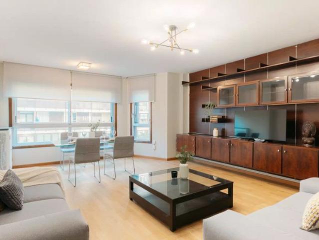 Room in a shared 6 bedroom apartment for rent in Sant Francesc