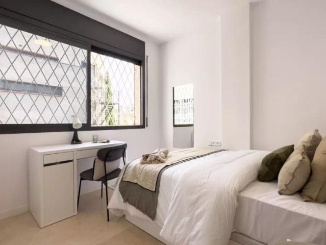 Room in a shared 6 bedroom apartment for rent in Sant Gervasi Galvany