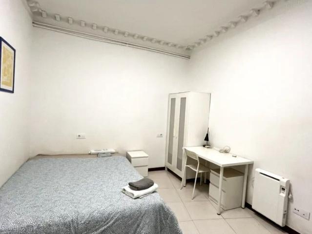 Room in a shared 6 bedroom apartment for rent in Sant Pere Santa Caterina i la Ribera