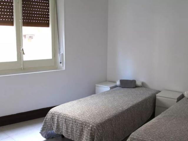 Room in a shared 6 bedroom apartment for rent in Sant Pere Santa Caterina i la Ribera