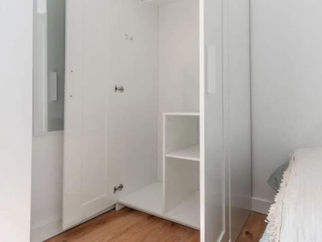 Room in a shared 6 bedroom apartment for rent in Palacio