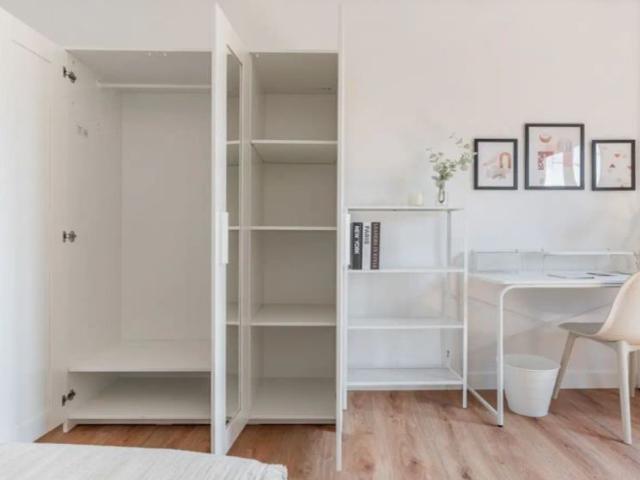 Room in a shared 6 bedroom apartment for rent in Palacio