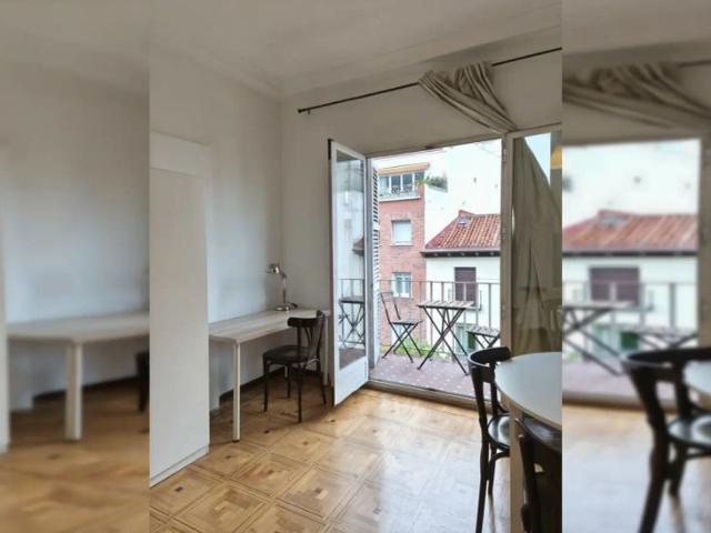 Room in a shared 6 bedroom apartment for rent in Palacio, all bills included, professionals and students only
