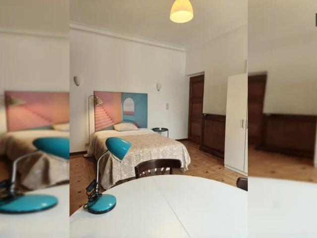 Room in a shared 6 bedroom apartment for rent in Palacio, all bills included, professionals and students only