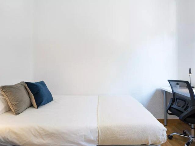Room in a shared 6 bedroom apartment for rent in Palos de Moguer, Madrid