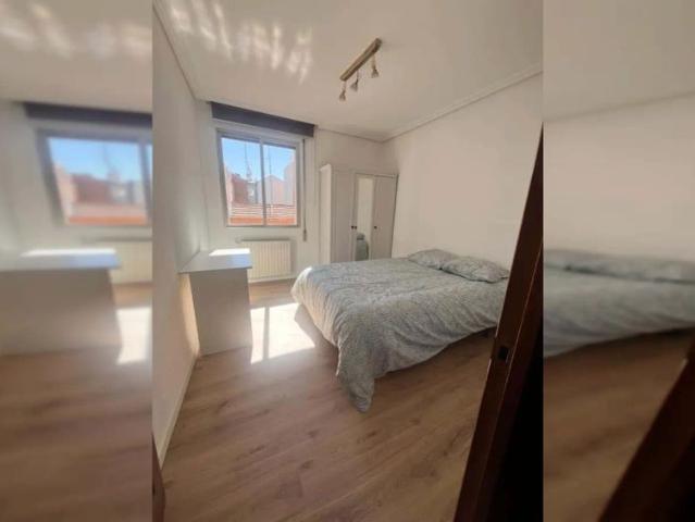 Room in a shared 6 bedroom apartment for rent in Palos de Moguer