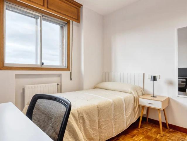 Room in a shared 6 bedroom apartment for rent in Pilar, bills included