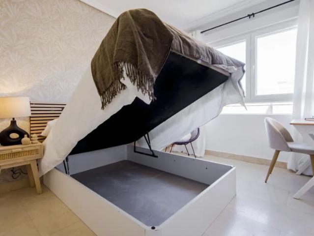Room in a shared 6 bedroom apartment for rent in Piovera
