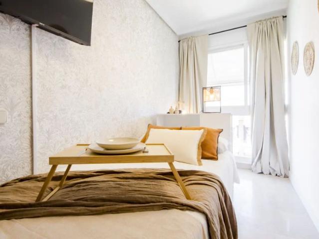 Room in a shared 6 bedroom apartment for rent in Piovera
