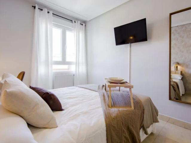 Room in a shared 6 bedroom apartment for rent in Piovera