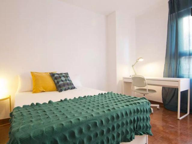 Room in a shared 6 bedroom apartment for rent in Prosperidad