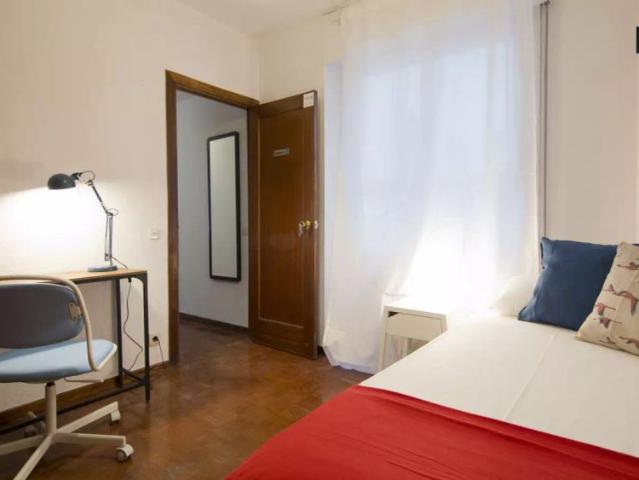 Room in a shared 6 bedroom apartment for rent in Prosperidad