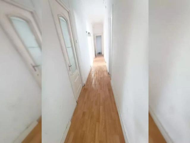 Room in a shared 6 bedroom apartment for rent in Russafa, all bills included