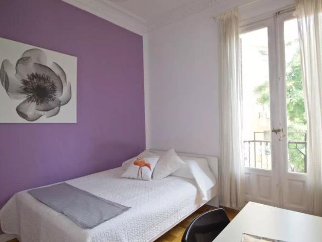 Room in a shared 6 bedroom apartment for rent in Trafalgar