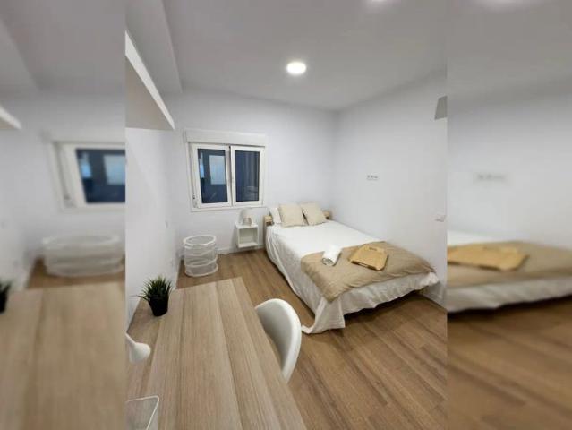 Room in a shared 6 bedroom apartment for rent in Triana, some bills included