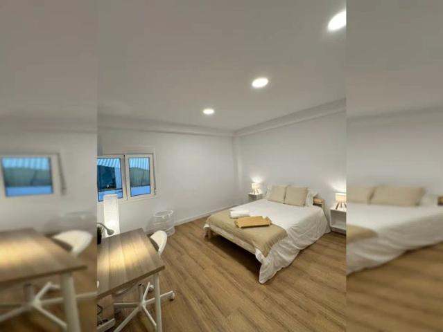 Room in a shared 6 bedroom apartment for rent in Triana, some bills included