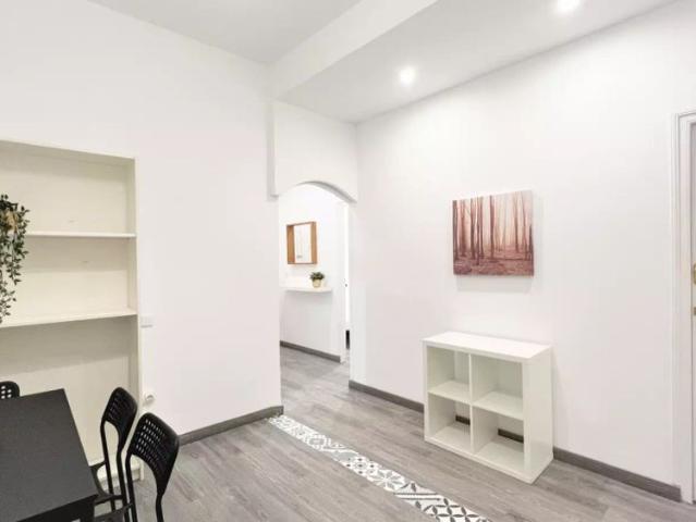 Room in a shared 6 bedroom apartment for rent in Universidad