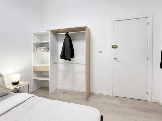 Room in a shared 6 bedroom apartment for rent in Universidad, bills included