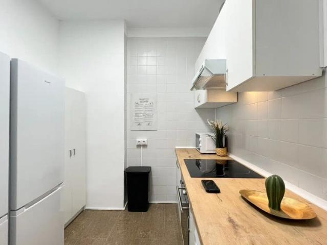 Room in a shared 6 bedroom apartment for rent in Universidad, bills included
