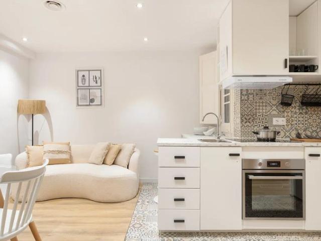 Room in a shared 6 bedroom apartment for rent in Vila de Gràcia