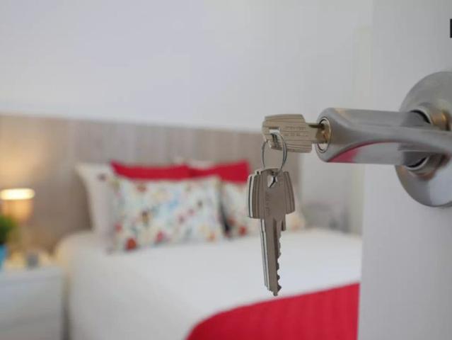 Room in a shared 6 bedroom apartment for rent in Vila de Gràcia, perfect for professionals and students
