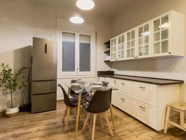 Room in a shared 6 bedroom apartment for rent in Vila de Gràcia, perfect for professionals and students