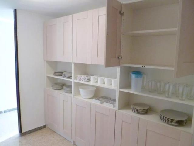 Room in a shared 6 bedroom apartment for rent in Zaragoza, all bills included