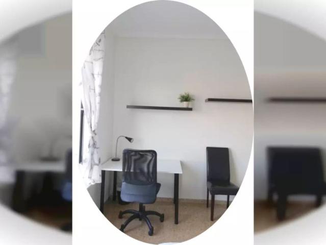 Room in a shared 6 bedroom apartment for rent in Zaragoza, bills included