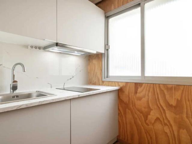 Room in a shared 7 bedroom apartment for rent in Castellana