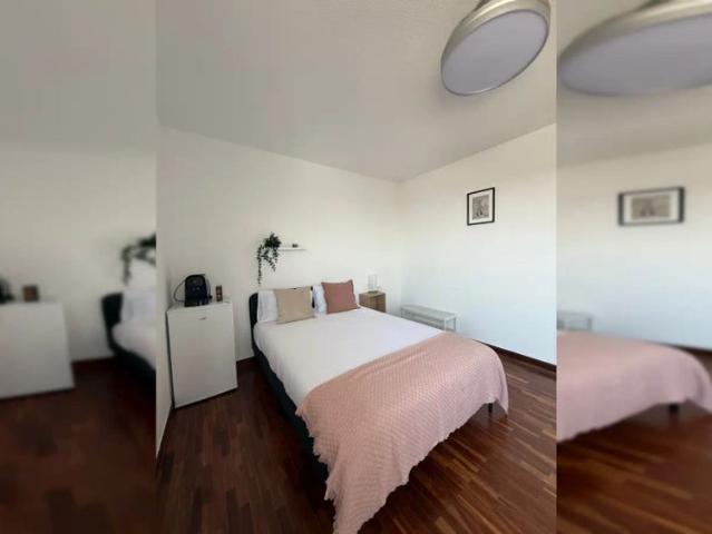 Room in a shared 7 bedroom apartment for rent in Castilla