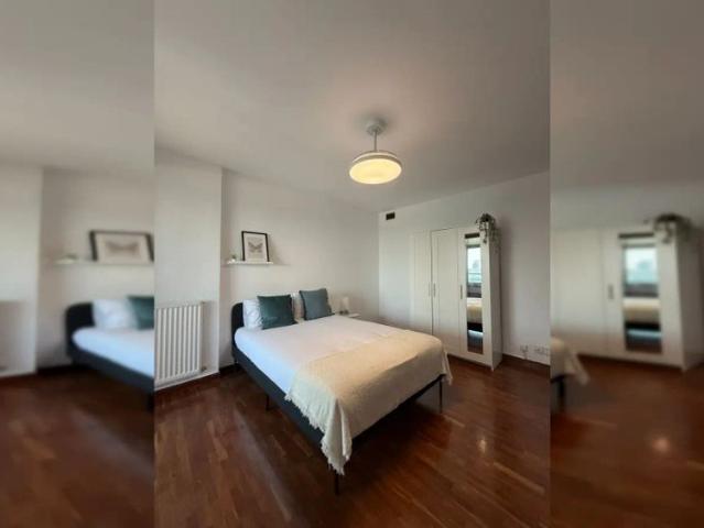 Room in a shared 7 bedroom apartment for rent in Castilla