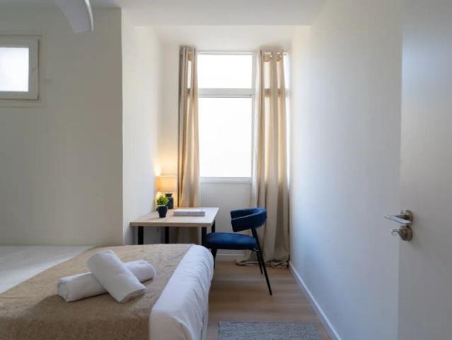 Room in a shared 7 bedroom apartment for rent in Cuatro Caminos