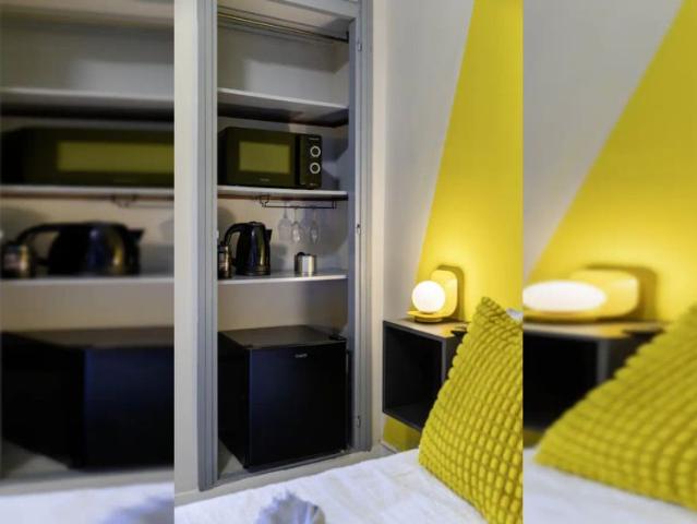 Room in a shared 7 bedroom apartment for rent in Cuatro Caminos