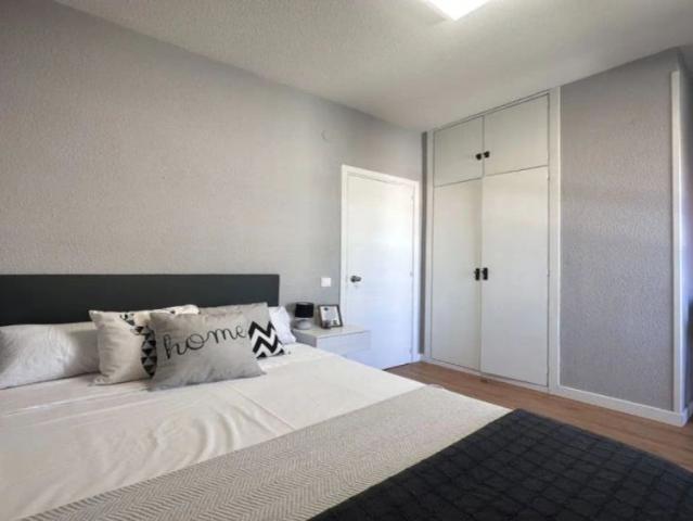 Room in a shared 7 bedroom apartment for rent in Cuatro Caminos