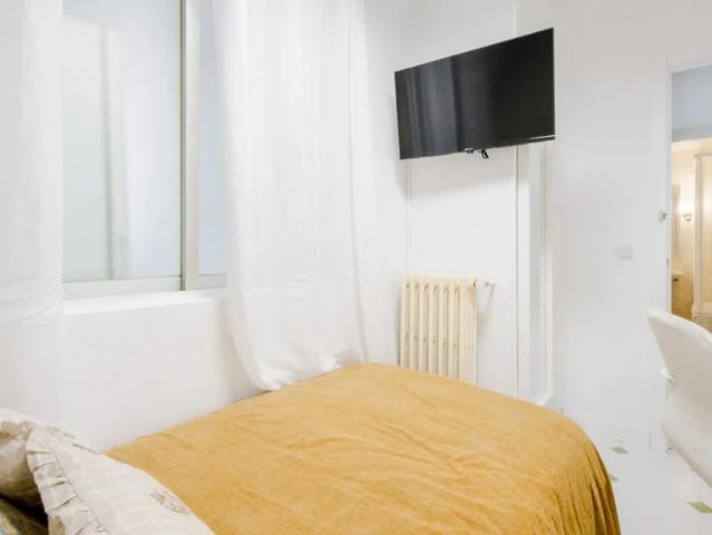 Room in a shared 7 bedroom apartment for rent in Almenara