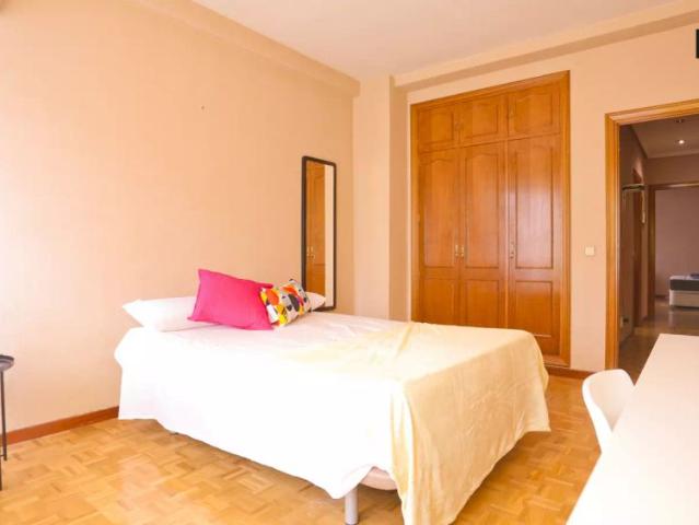 Room in a shared 7 bedroom apartment for rent in Almenara