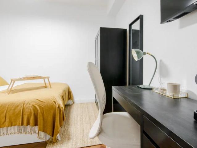 Room in a shared 7 bedroom apartment for rent in Almenara