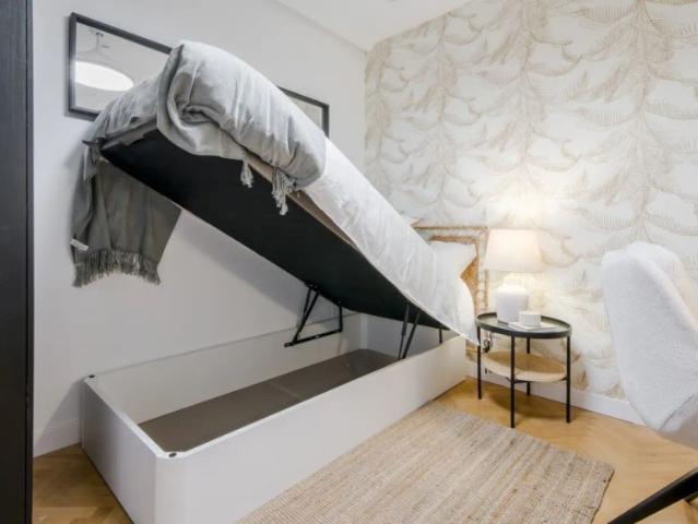 Room in a shared 7 bedroom apartment for rent in Almenara