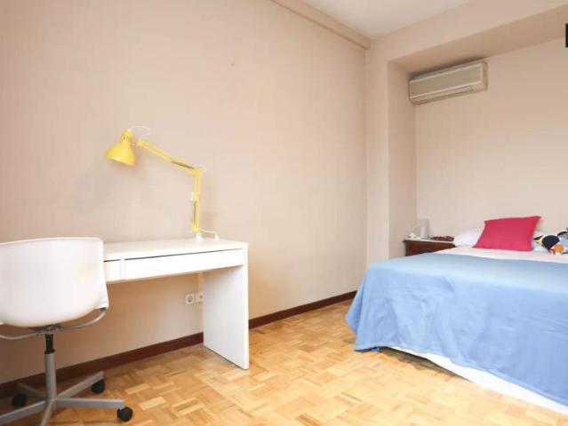 Room in a shared 7 bedroom apartment for rent in Almenara