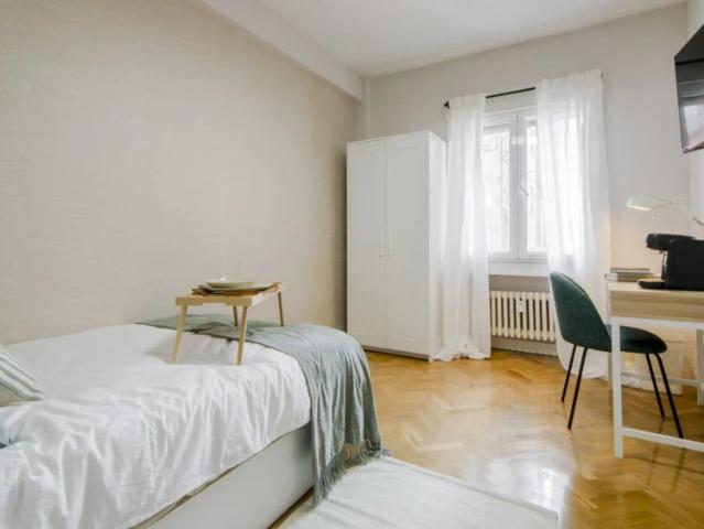 Room in a shared 7 bedroom apartment for rent in Almenara