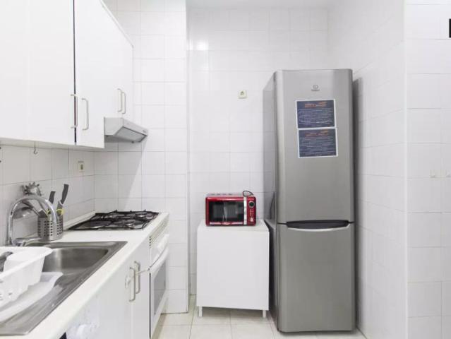 Room in a shared 7 bedroom apartment for rent in Arapiles, professionals and students only
