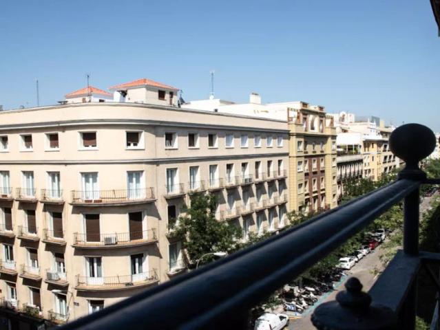 Room in a shared 7 bedroom apartment for rent in Argüelles, professionals and students only