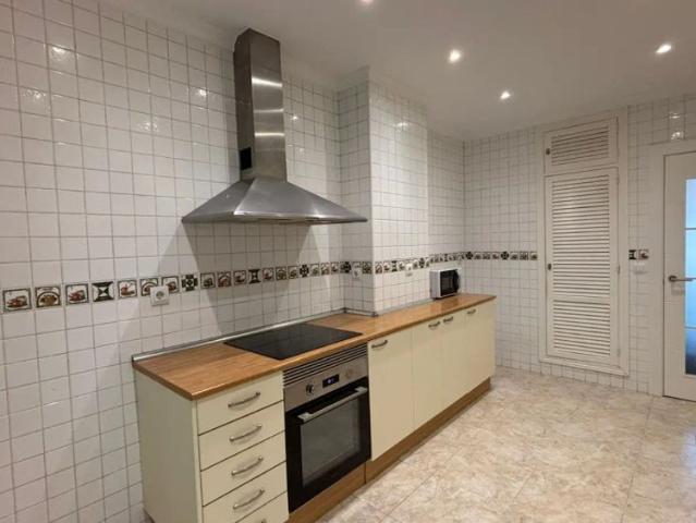 Room in a shared 7 bedroom apartment for rent in Goya